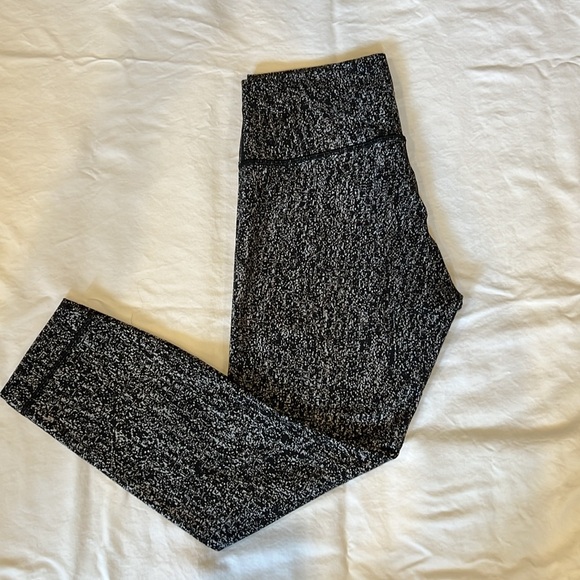 New Lululemon Wunder Under Crop High-Rise *21"
Luon Suited Jacquard Black White - Picture 6 of 9